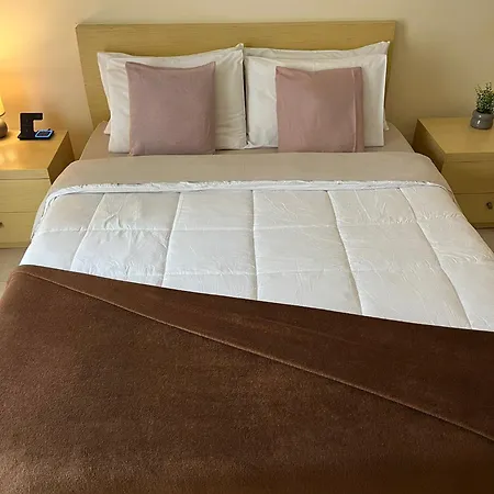 Cozy With Private Bathroom And Balcony Views *