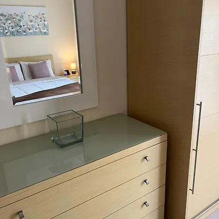 Alojamento de Acomodação e Pequeno-almoço Cozy With Private Bathroom And Balcony Views