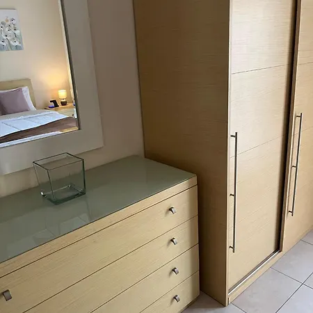 Cozy With Private Bathroom And Balcony Views Couette-café