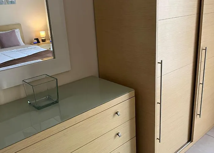 Cozy With Private Bathroom And Balcony Views Panzió