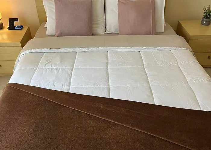 Cozy With Private Bathroom And Balcony Views *